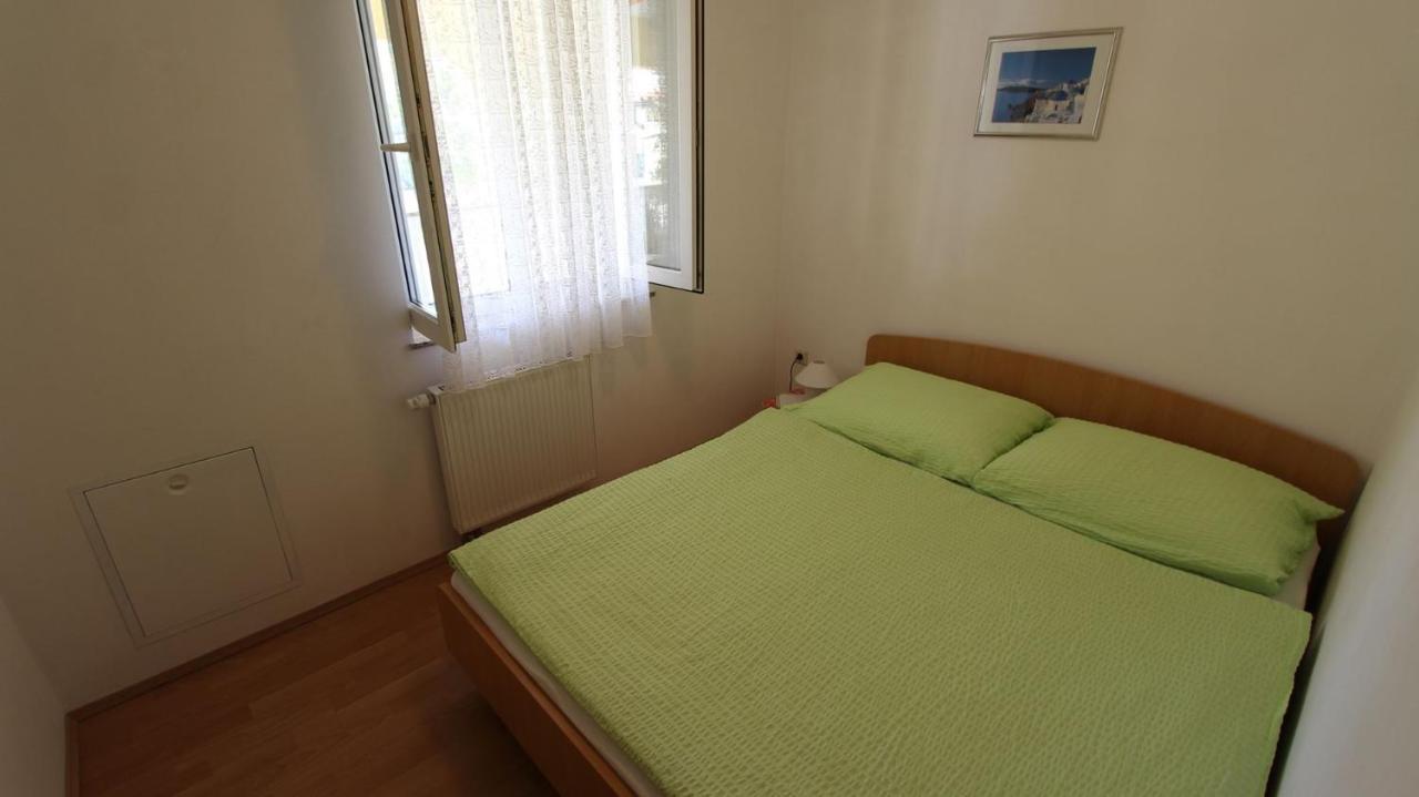 Apartments Serbecic Malinska Esterno foto