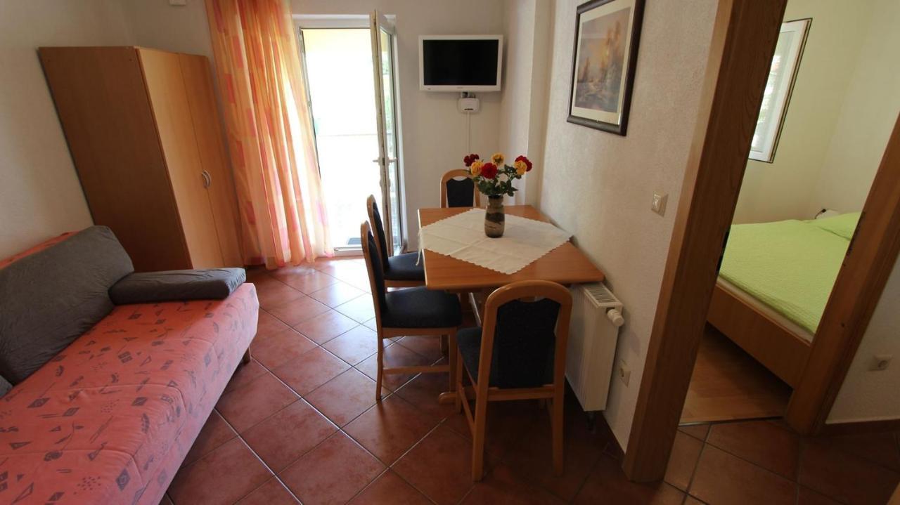 Apartments Serbecic Malinska Esterno foto